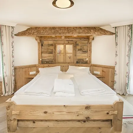 Familien- Und Vitalhotel Muehlpointhof ホテル ローファー